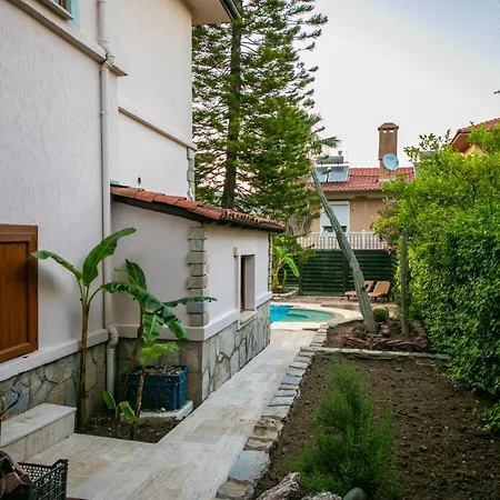 Otantik Daily Weekly Villa