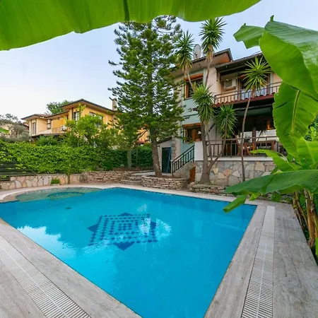 Otantik Daily Weekly Villa