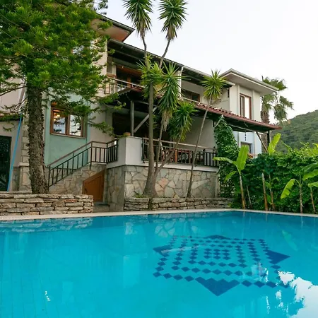 Otantik Daily Weekly Villa